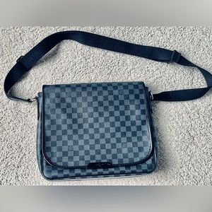 GENUINE AUTHENTIC LV LOUIS VUITTON DANIEL MM DAMIER GRAPHITE MESSENGER BAG